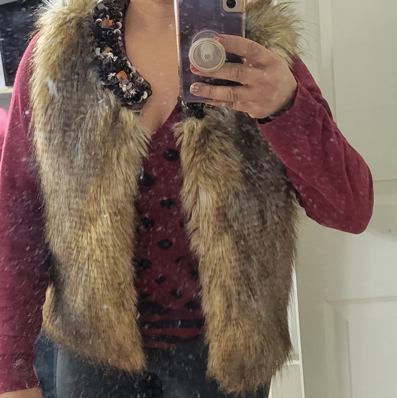 EXPRESS JEWELED 100% FAUX FUR VEST Express Vest M - Picture 7 of 10